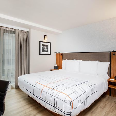 La Quinta By Wyndham Time Square South Hotel New York Bagian luar foto
