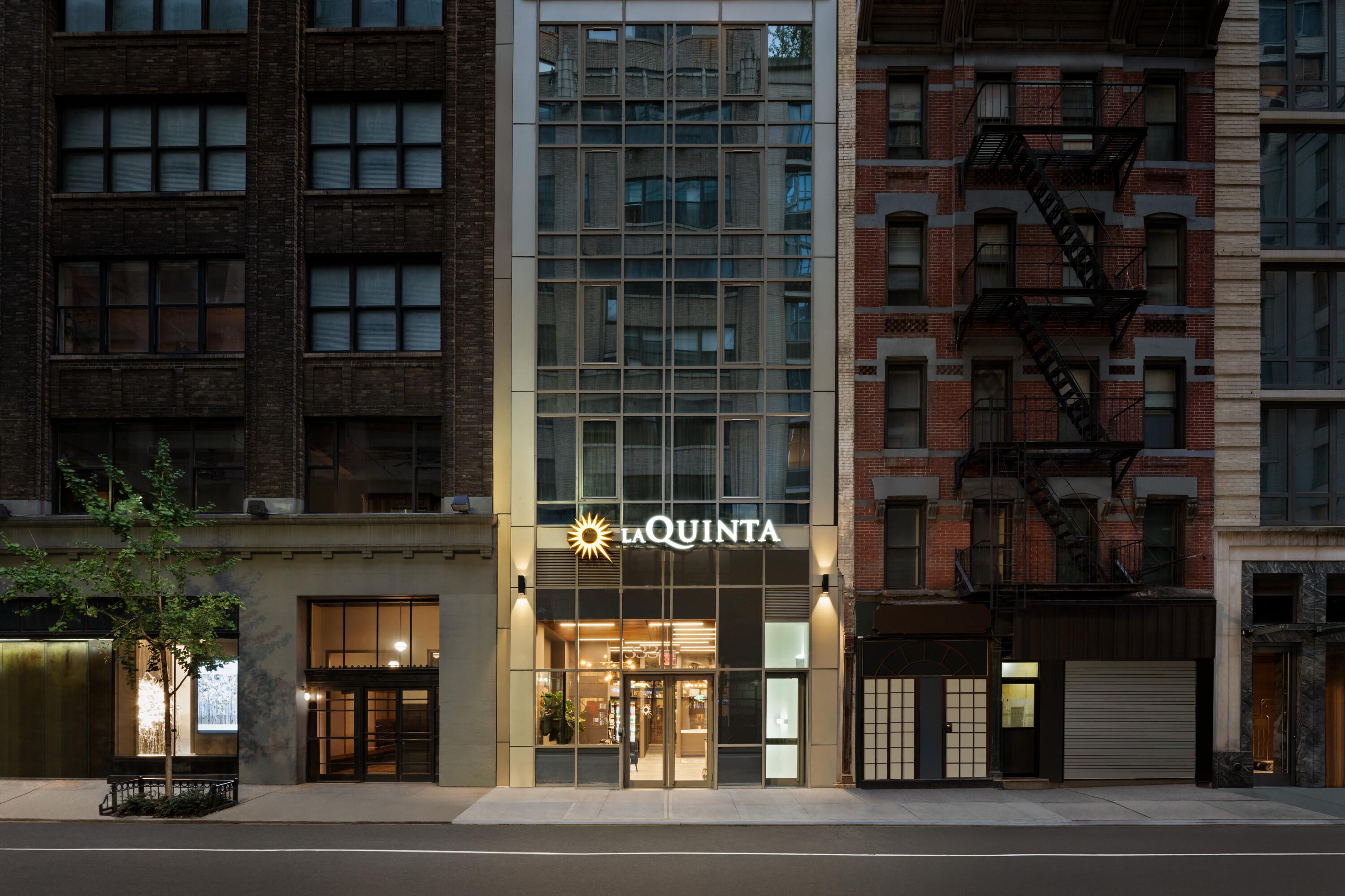 La Quinta By Wyndham Time Square South Hotel New York Bagian luar foto