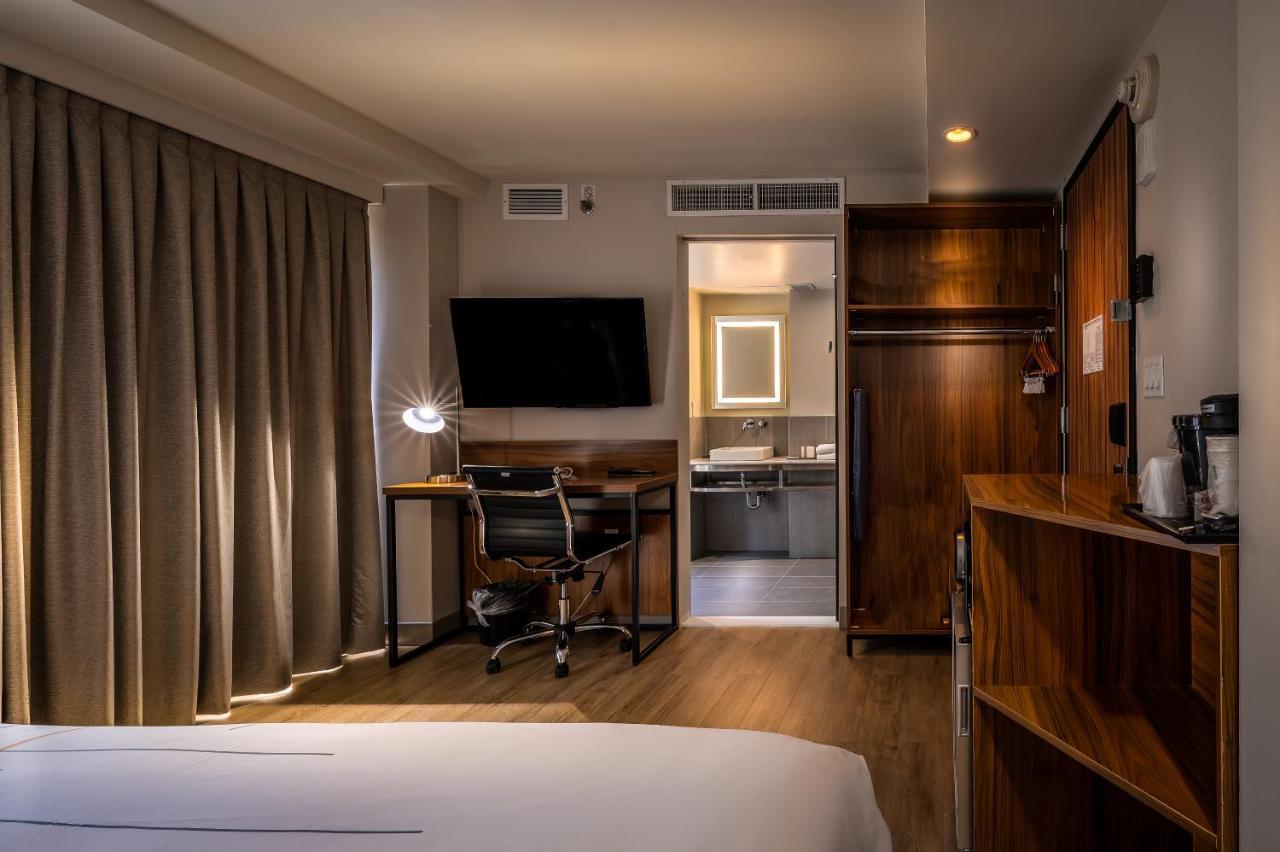 La Quinta By Wyndham Time Square South Hotel New York Bagian luar foto